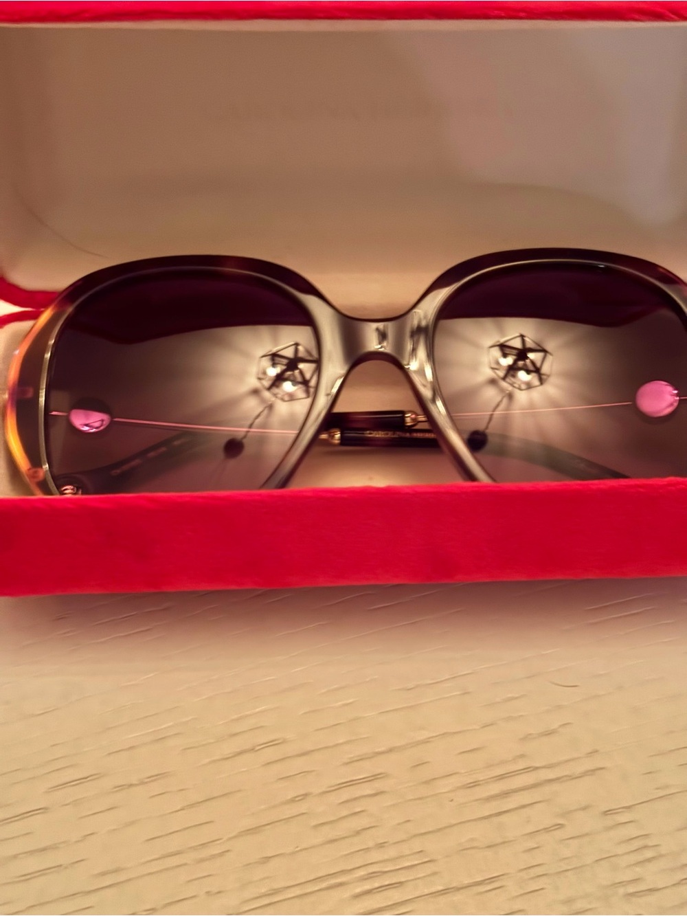 Carolina Herrera Brown Gradient Oversized Sunglasses with Gold Accents 54 21 145 - Picture 2 of 13